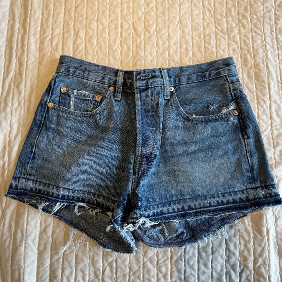 LEVI 501's Jean Shorts Size 26 - Picture 1 of 5